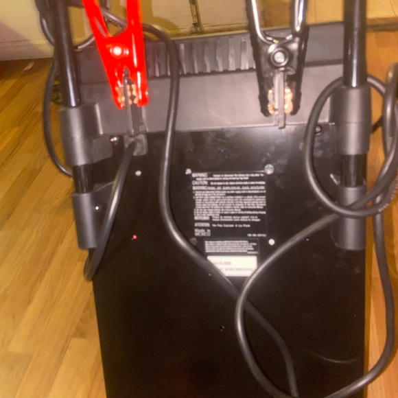 Duralast engine starter/ battery charger - Picture 5 of 5